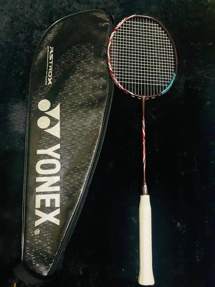 Raket yonex astrox 100 zz kurenai