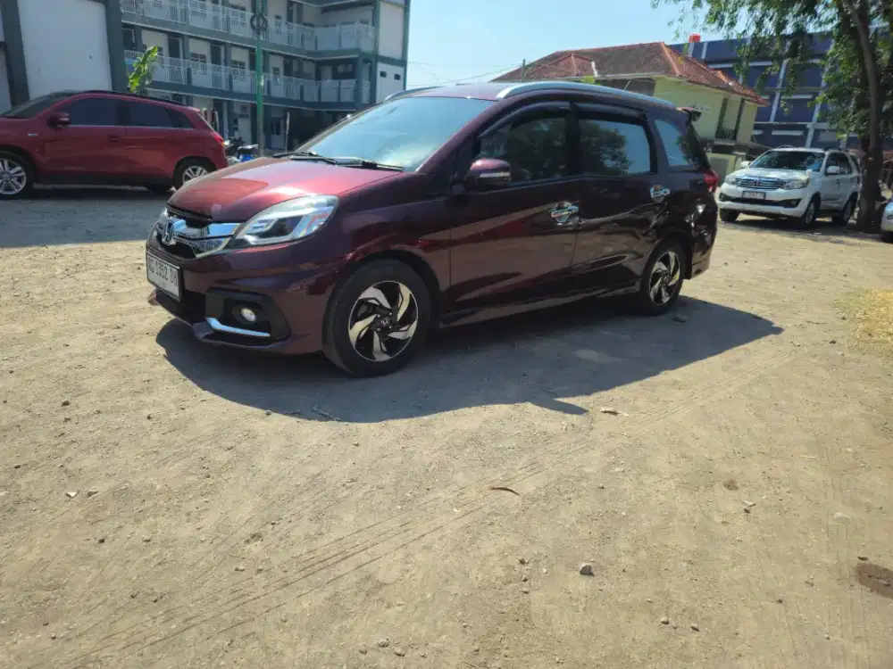Mobilio RS M/T 2015