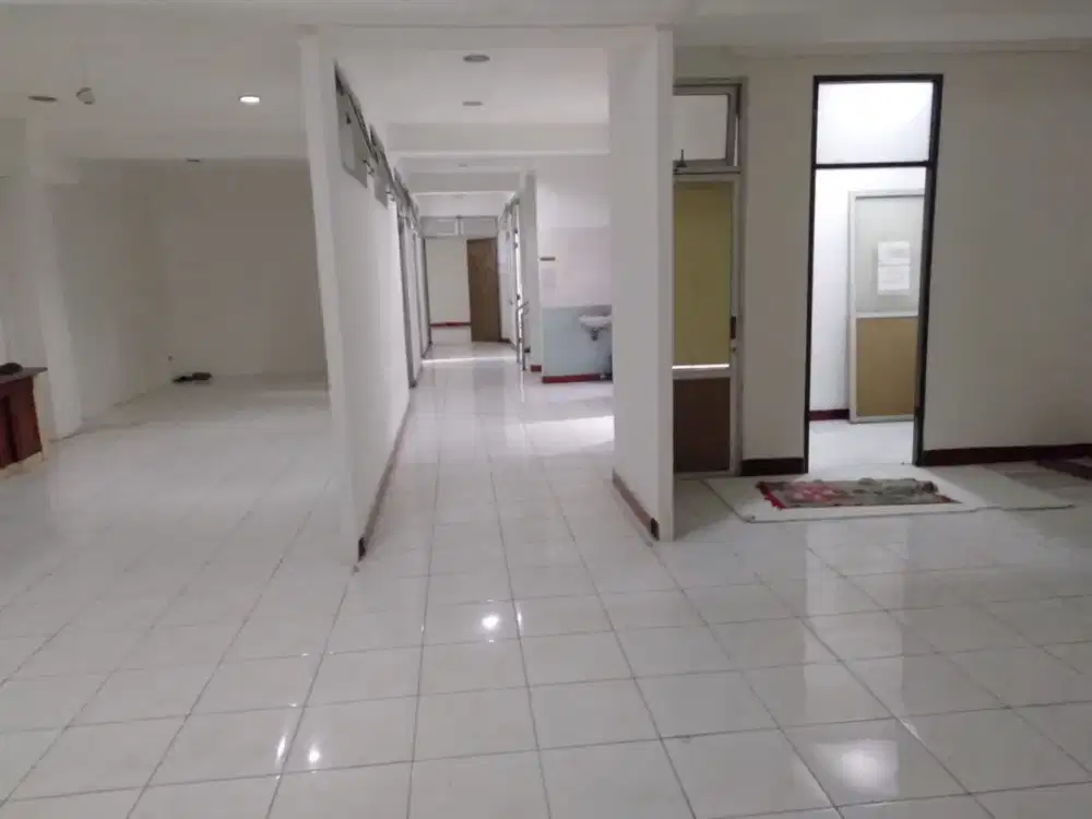 Gedung Area Surya Sumantri Dekat Maranatha Setraduta