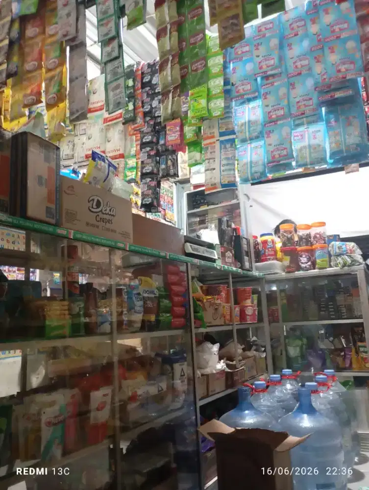Jaga warung ada mess