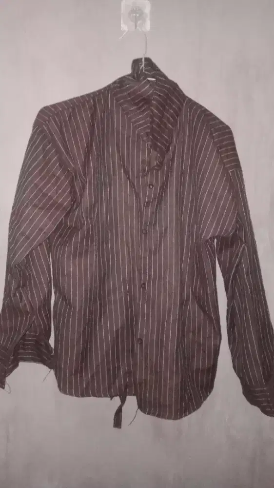 Kemeja motif salur