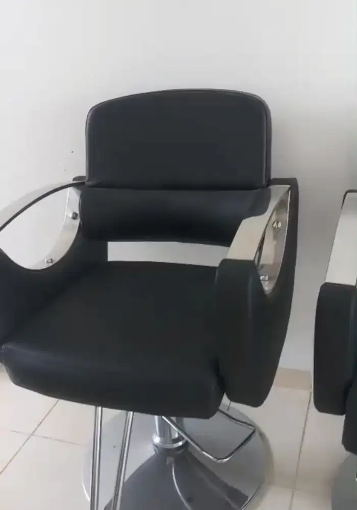 3 kursi cukur rambut & 1 kursi keramas