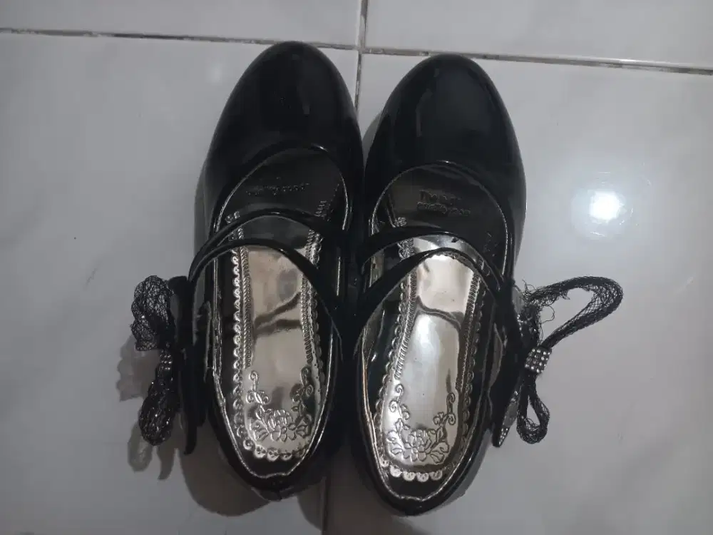 Sepatu prelove anak