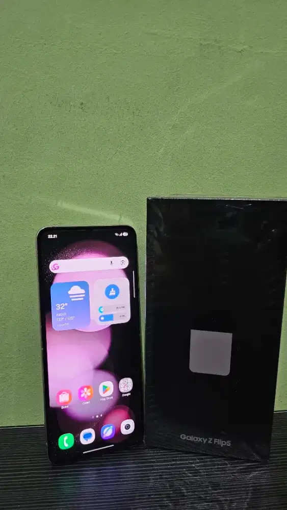 Samsung Galaxy Z Flip5 like new