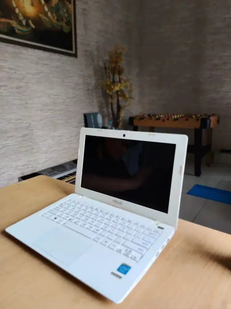 Laptop murah Asus X200CA (white)