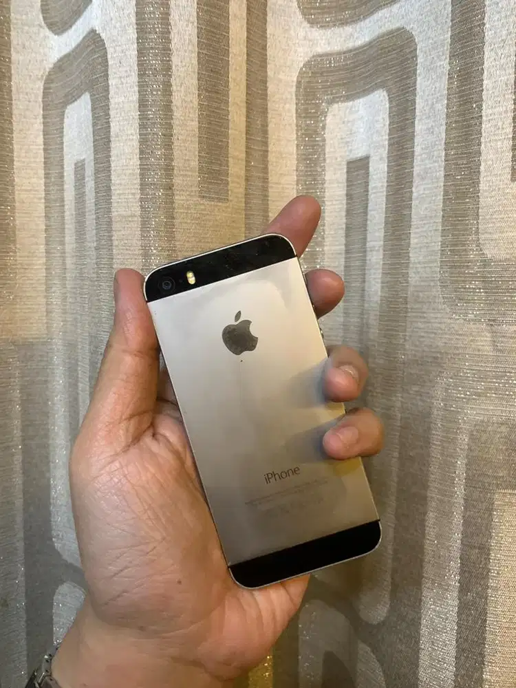 iPhone 5S. Sering pakai, sesuai gambar.