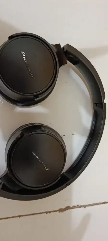 Headphone nirkabel