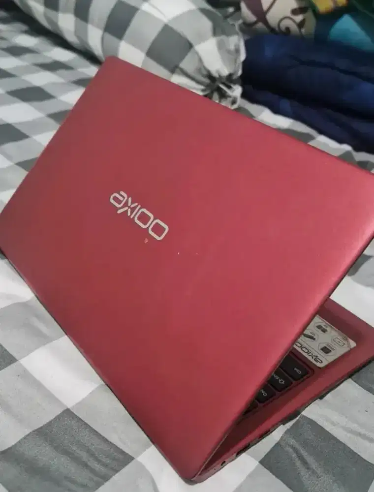 Jual ajaaaaa dibaca dlu

Ram 4gb
Ssd 128gb
Layar 14inc
Windows 11