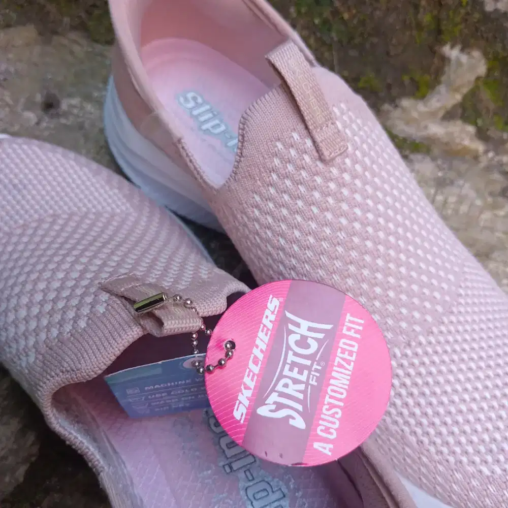 Sepatu Skechers Wanita