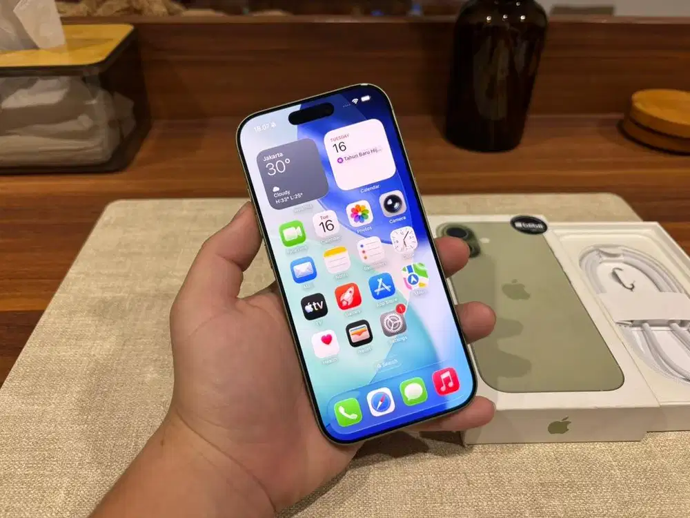 CC 0 Iphone 17 256GB Sage green ibox gdn resmi garansi 28 feb 2027