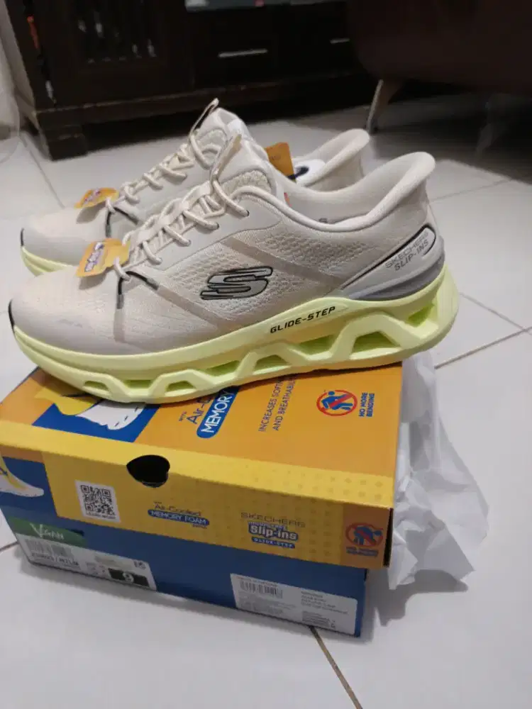 Skechers slip-ins