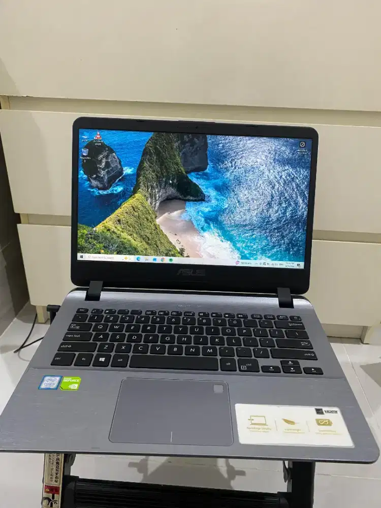 Laptop Asus Vivobook X407UF