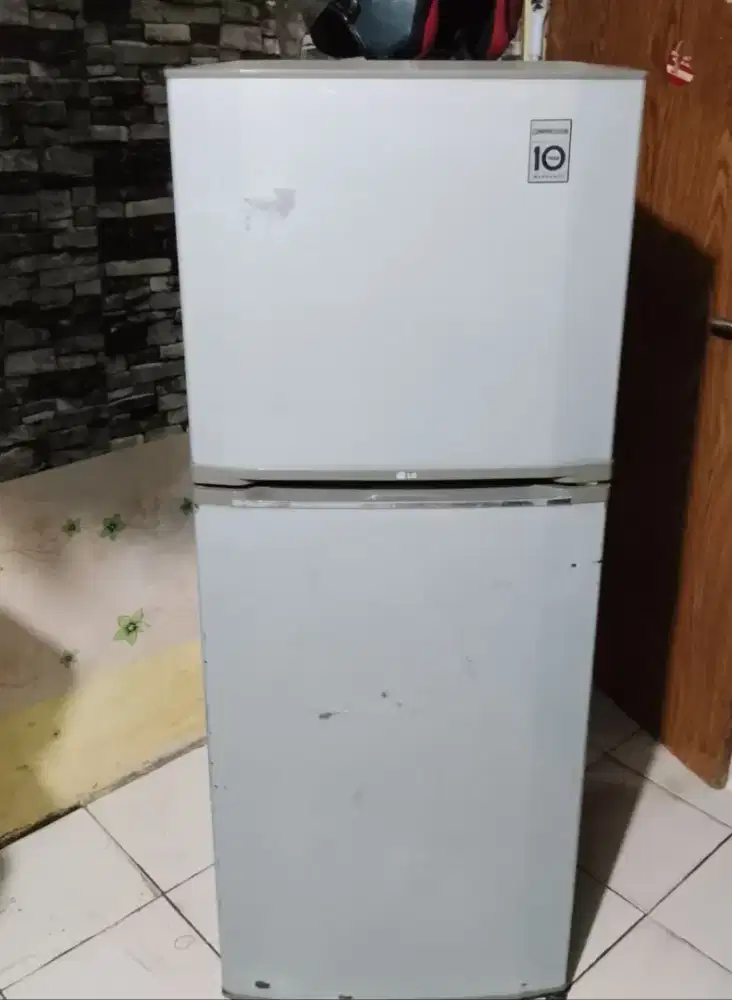 kulkas 2 pintu LG rak kumplit normal dingin beku