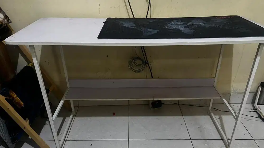 Meja Putih IKEA (Free alas mouse)