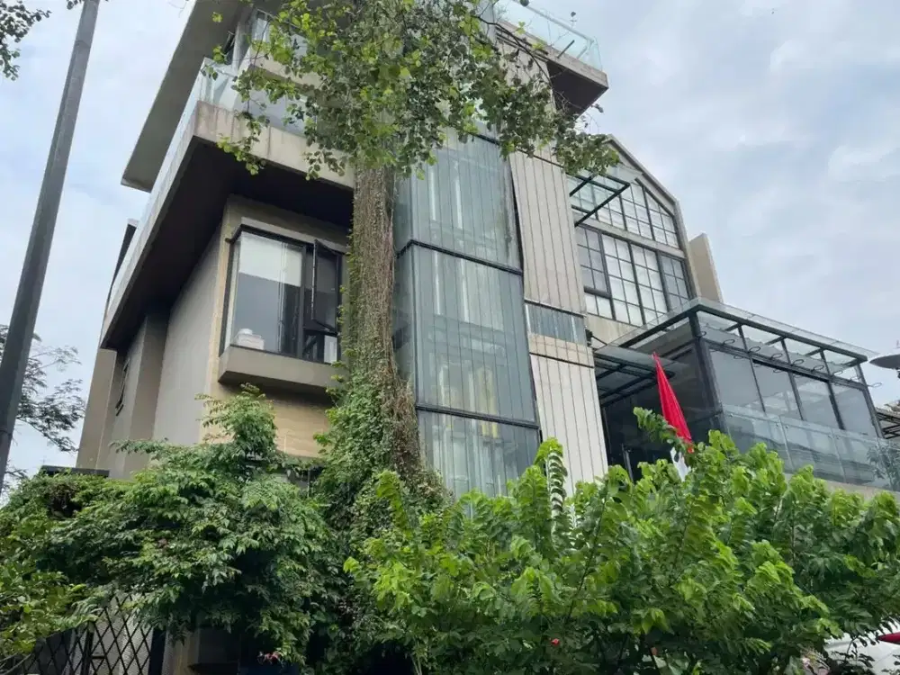Rumah Mewah di De Latinos BSD City, dekat akses Tol