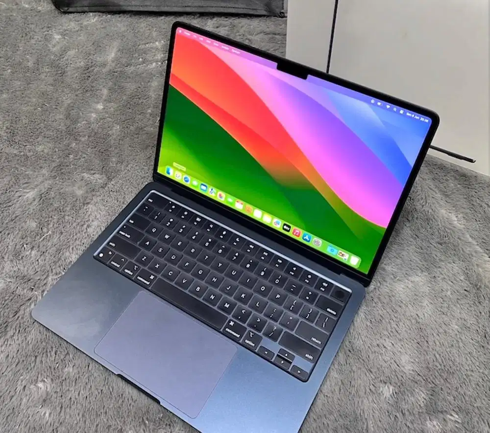 Macbook M2 8/218GB