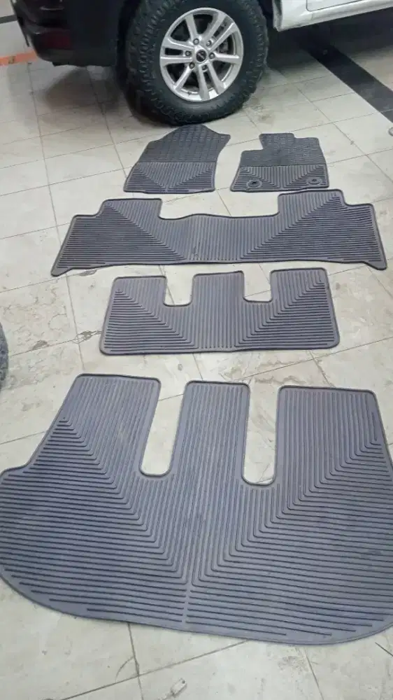 Karpet Mobil Karet Inova Fortuner Full Set