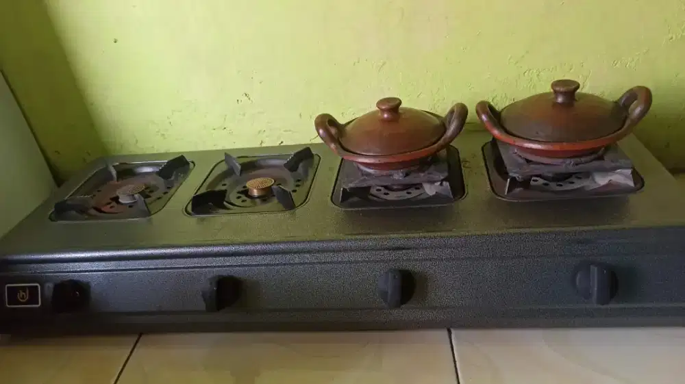 Kompor 4 tungku