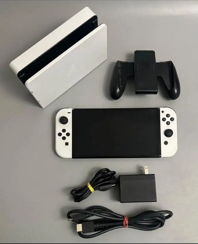 Nintendo Switch OLED 64GB Putih Full Set – Kondisi Bagus