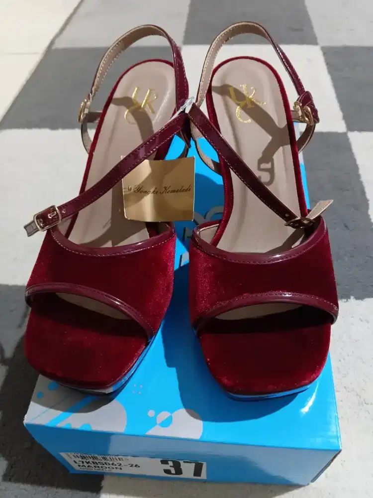 Sepatu yongki komaladai