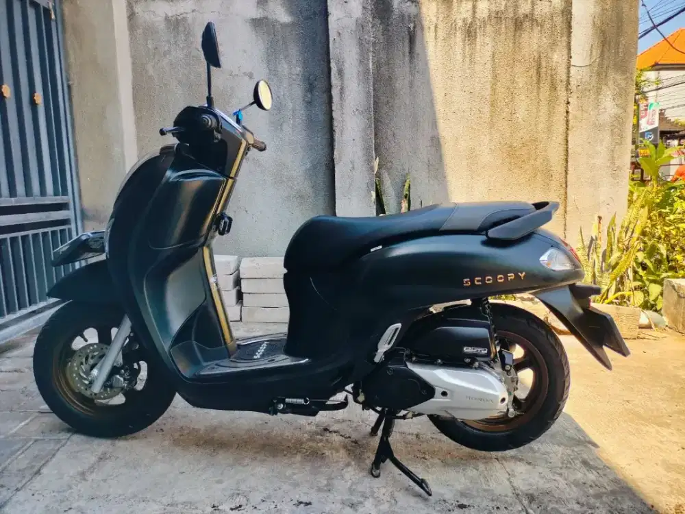 Scoopy energetic hitam Deva motor