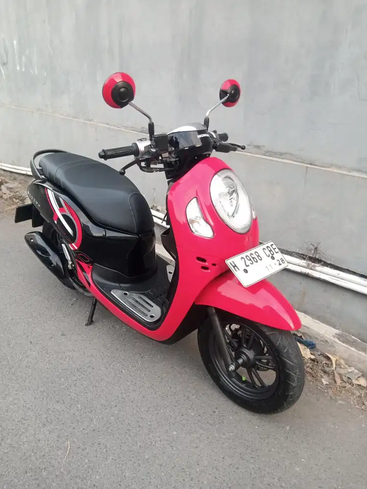 Honda Scoopy Sporty 2023 Hitam Merah