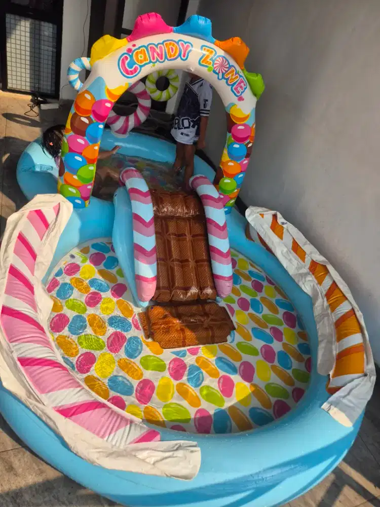 Kolam renang anak lucu candi zona ukuran besar