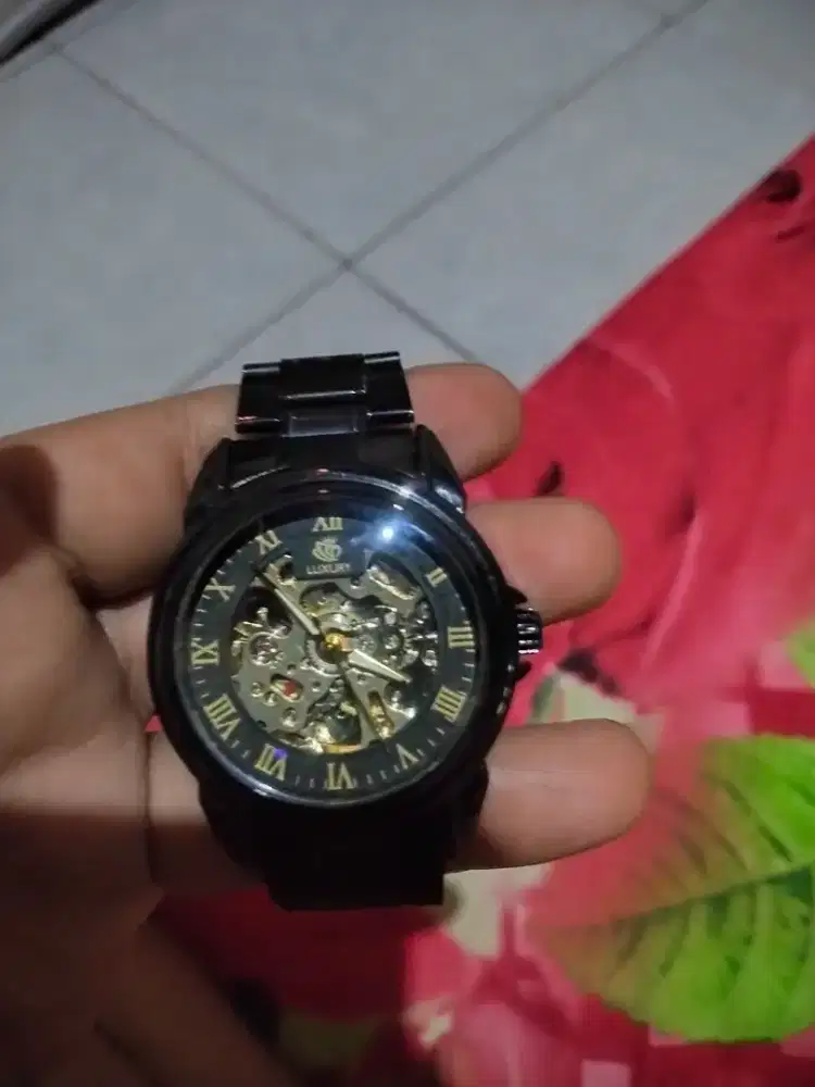 Jam tangan pria dan wanita