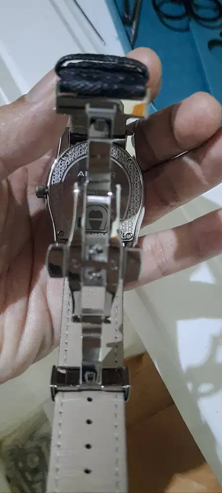 Jam tangan aigner