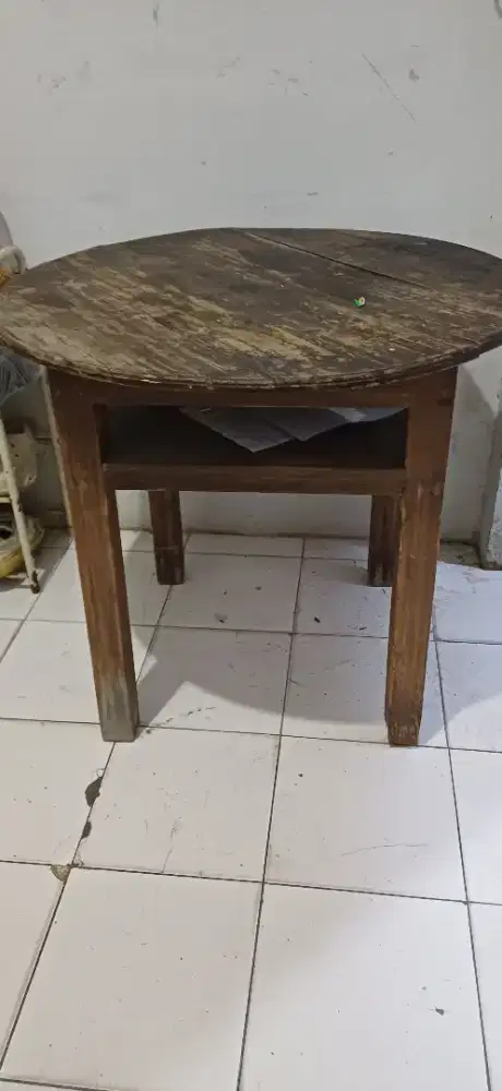 Meja makan bundar bulat kayu