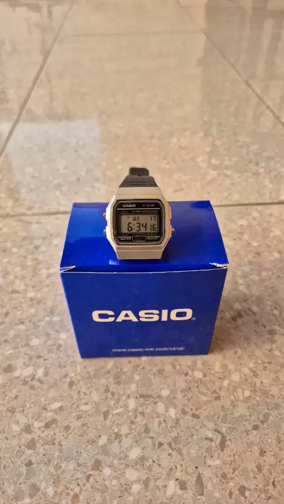 Casio F 91W mulus