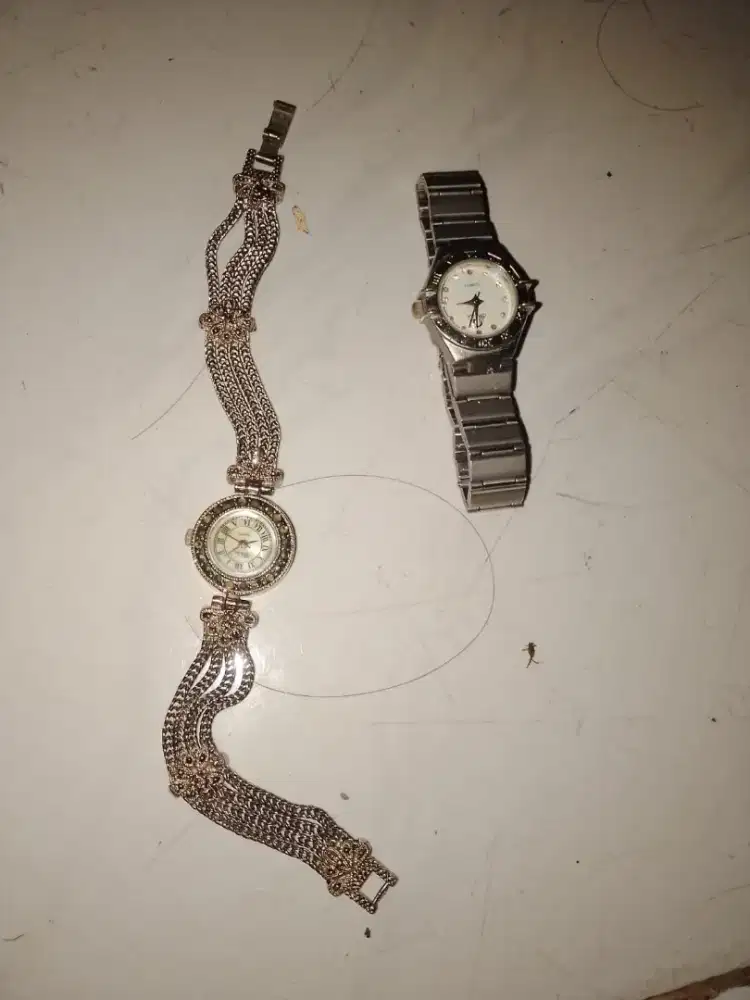 Jual jam tangan wanita merk omega kondisi tidak hidup boleh pemberian.