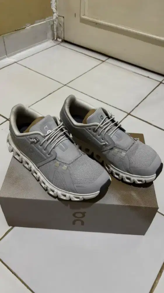 Sepatu wanita ON CLOUD 6 ORIGINAL