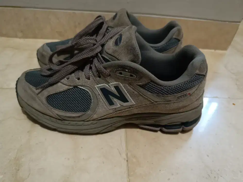 NB 2002R Light Grey 43