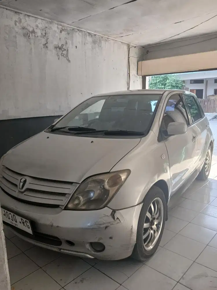 Toyota ist 2003 Bensin