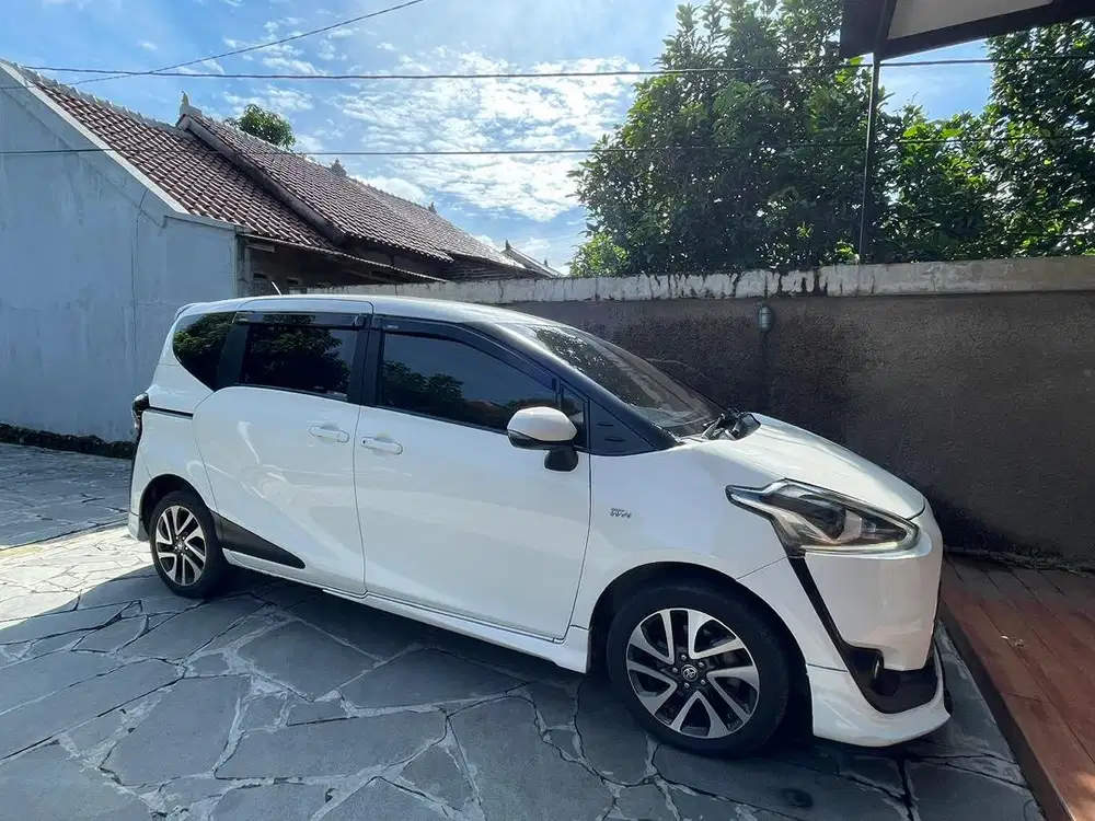 Jual Toyota Sienta Tipe Q 2016