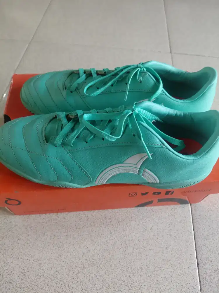 Sepatu ortuseight