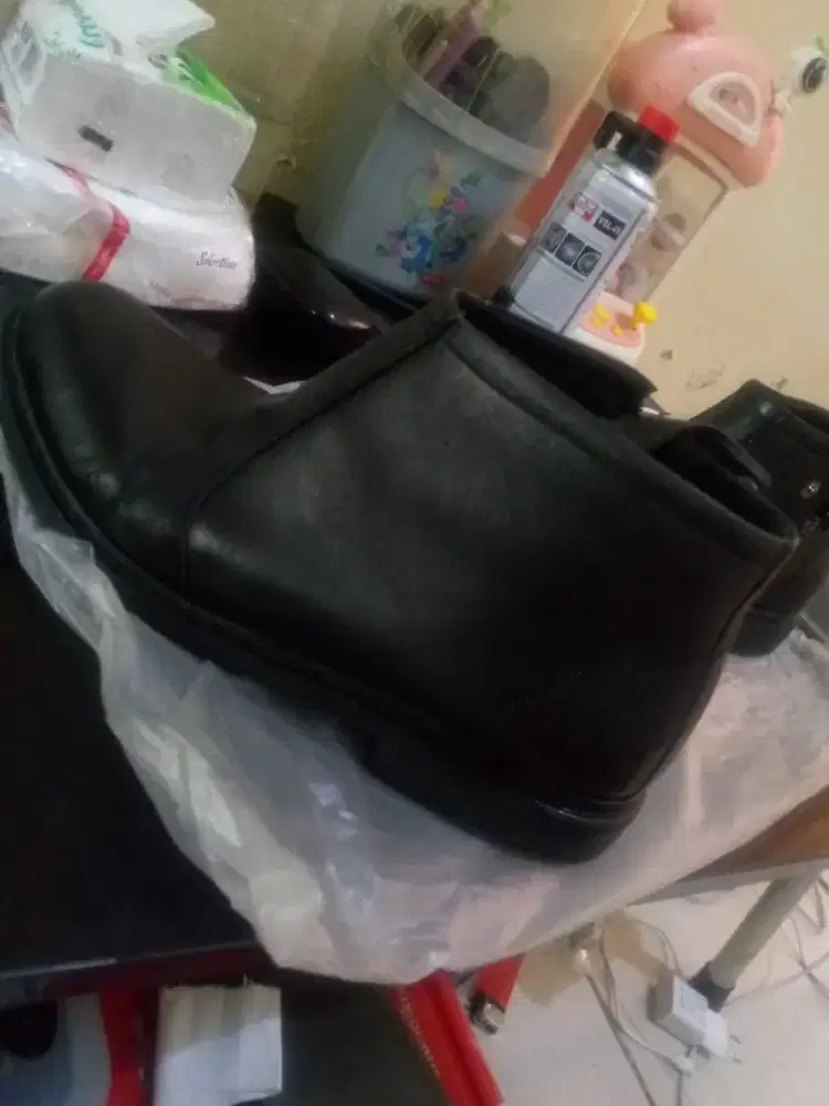 Sepatu kerja pria ukuran no 42