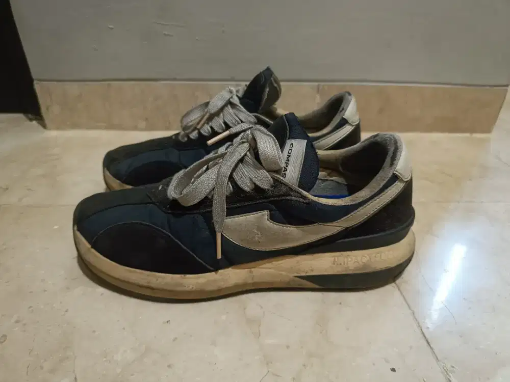Compass Velocity Black 43