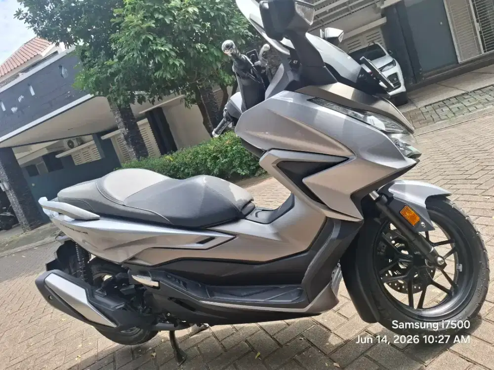 Honda forza 2022 silver