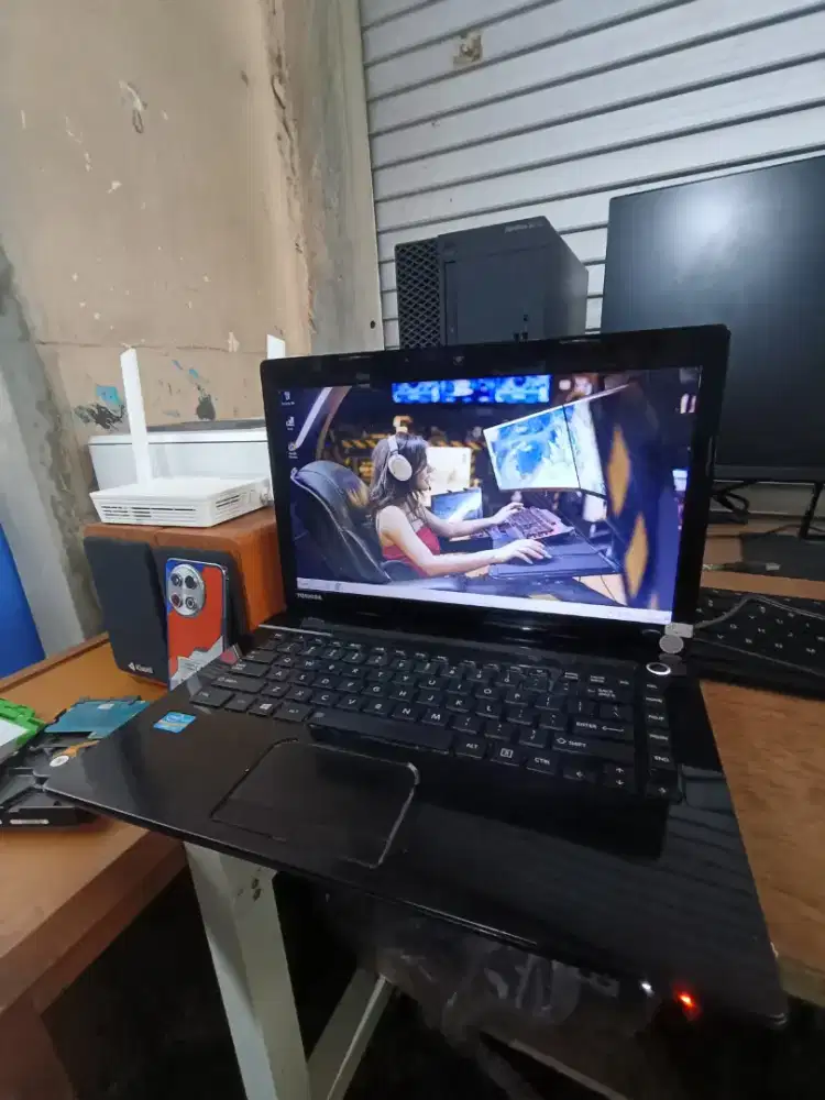 Laptop TOSHIBA satellite C40