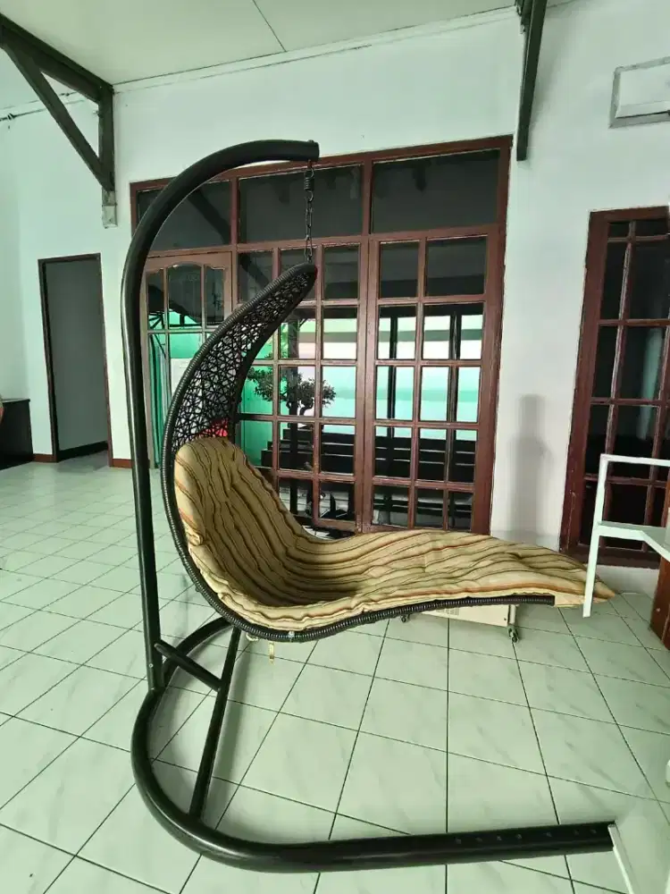 Ayunan Gantung selonjor rotan sintetis