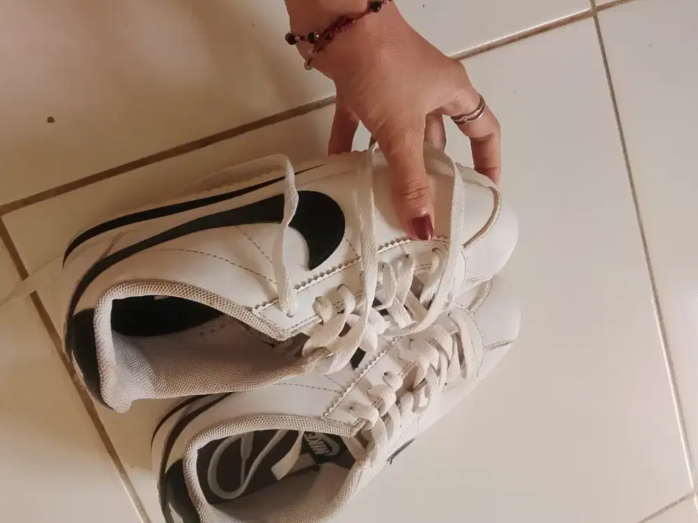Sepatu Nike bekas