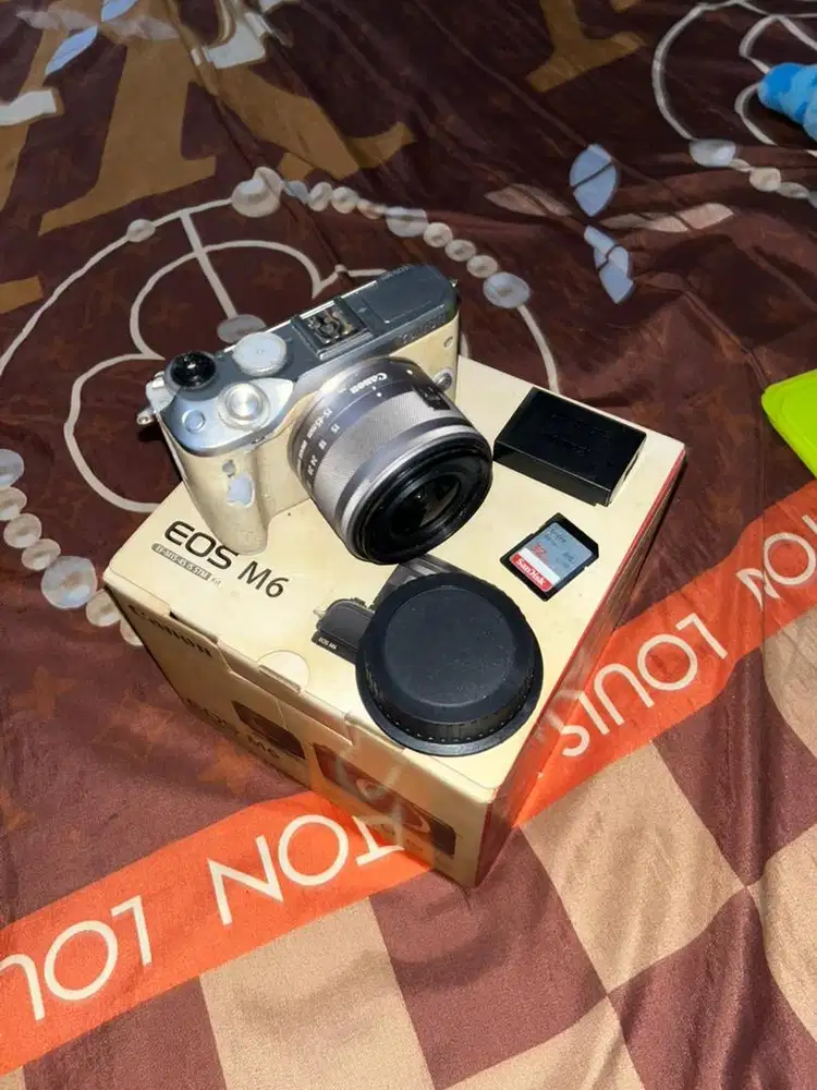 Canon M6 Lensa Kit