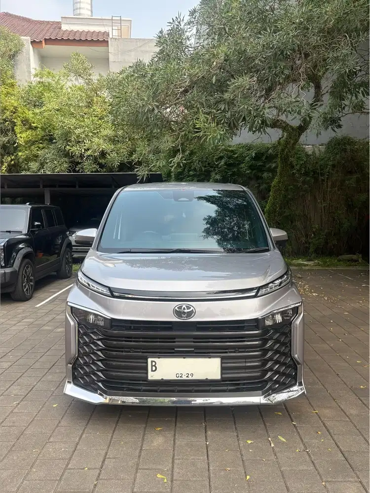 Toyota Voxy 2023 Bensin