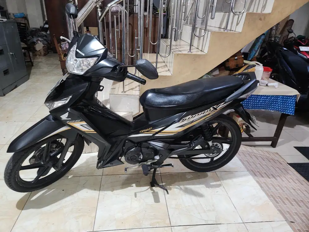 Supra 125 cw f1 injeksi 2022 hitam gbm bisa tunai / kredit dp1jt