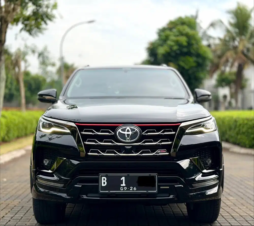 KM only 27rb Service Record Toyota Fortuner VRZ 2.4 TRD 2021 Solar Dsl