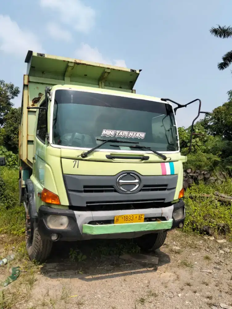 HINO DUMP Kondisi Baik masih Jalan