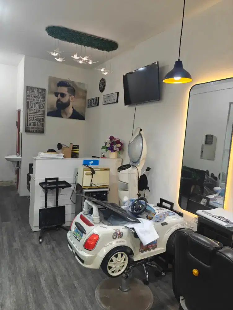 Dicari karyawan barber yg sudah bisa semuanya