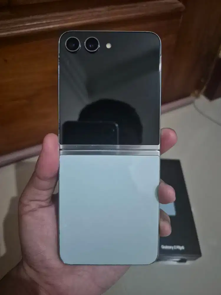 Samsung Z Flip 5 8/512GB ex garansi resmi Sein fullset mulus pemakaian